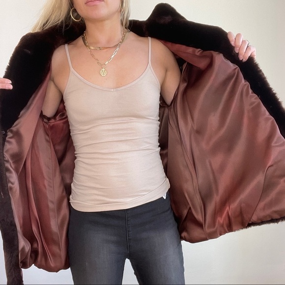 Vintage Brown Mob Wife Aesthetic Faux Fur Coat Size Medium to Large - Picture 7 of 16